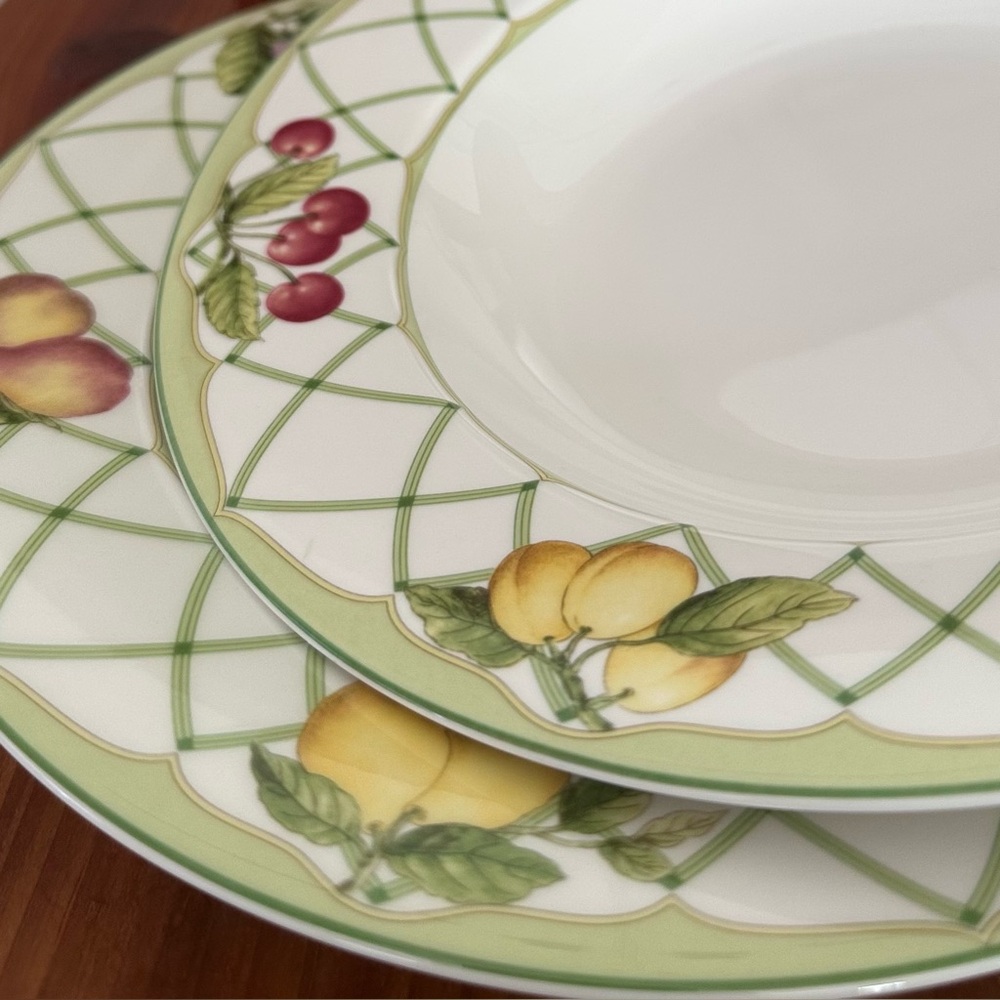 Set of 2 MIKASA FRUIT RAPTURE Soup
Pasta Bowl